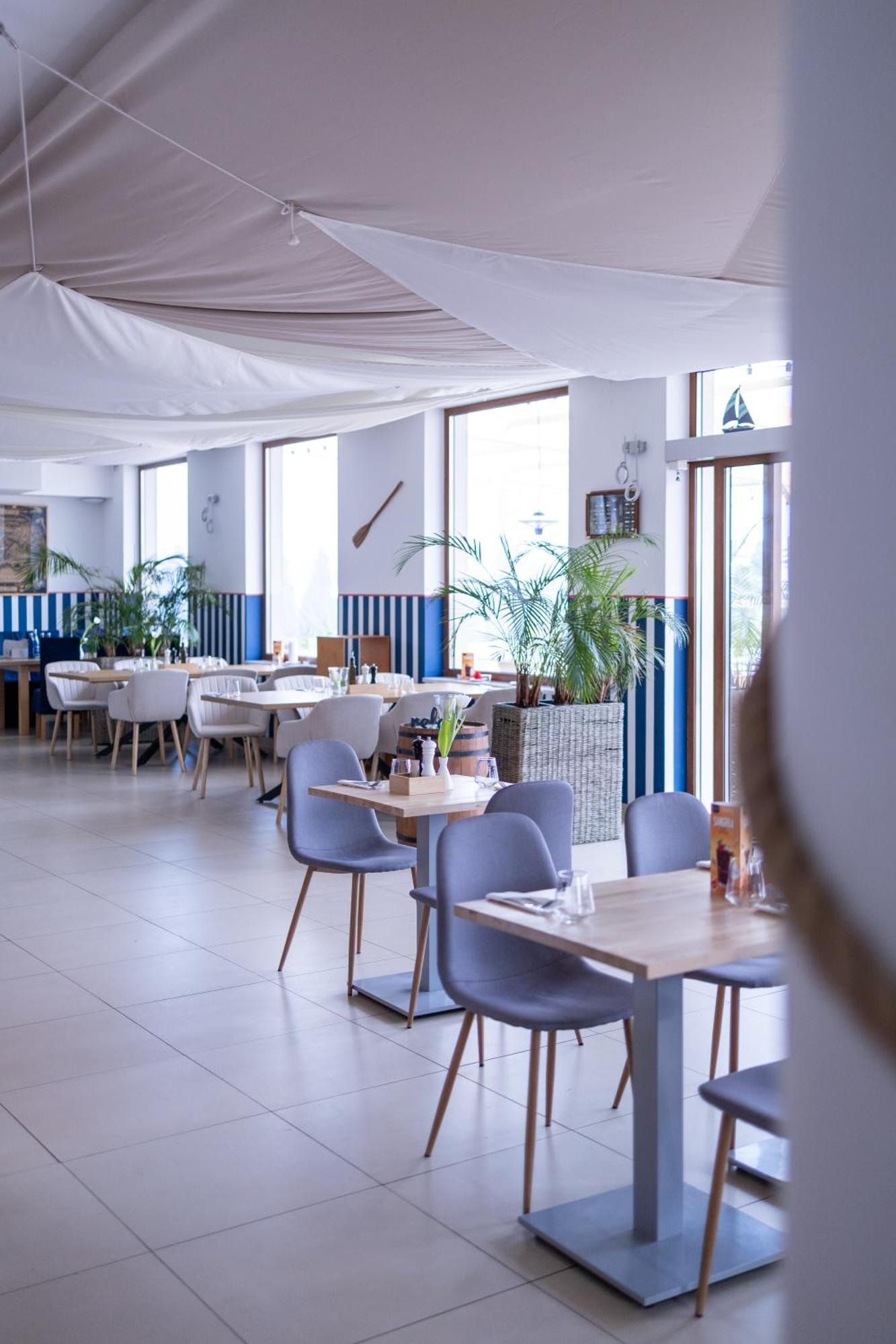 Relax Place & Restaurant Hotel Zegrze Poludniowe